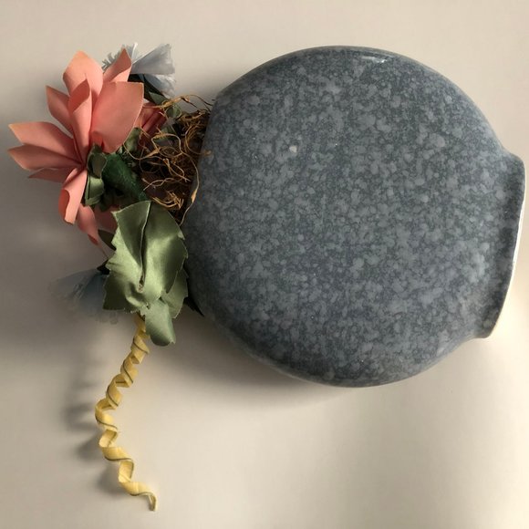 Blue Taiwan moon shaped vase with fake flowers home decor - Picture 5 of 8